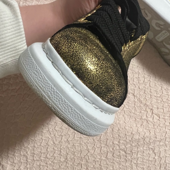 Alexander McQueen oversized trainers - Picture 3 of 11